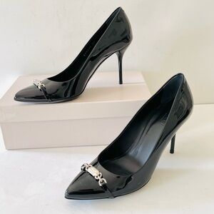 Gucci black patent leather logo heels 38